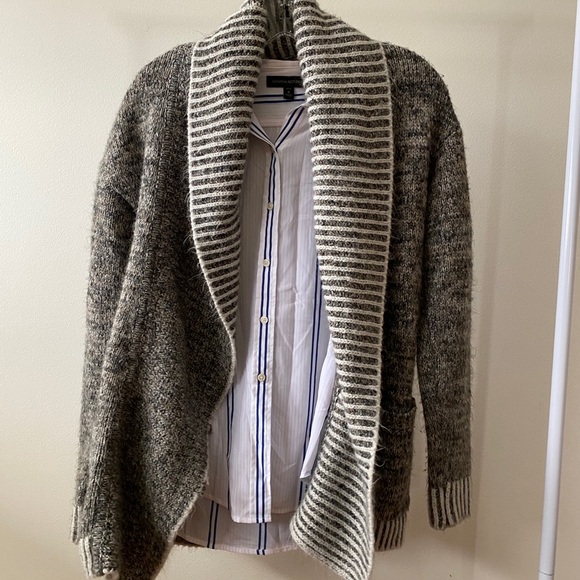 Awesome Banana Republic Blouse size Small - Picture 4 of 4